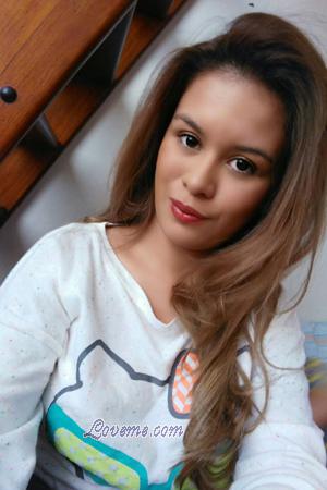 171719 - Laura Edad: 31 - Colombia