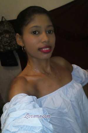 175041 - Julieth Edad: 30 - Colombia