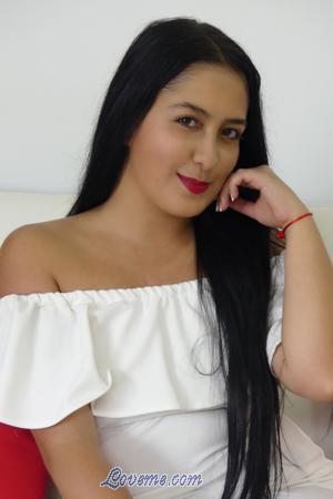182974 - Angie Daniela Edad: 28 - Colombia