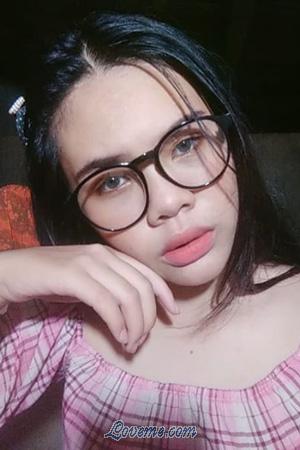 194674 - Nitchakun Edad: 22 - Tailandia