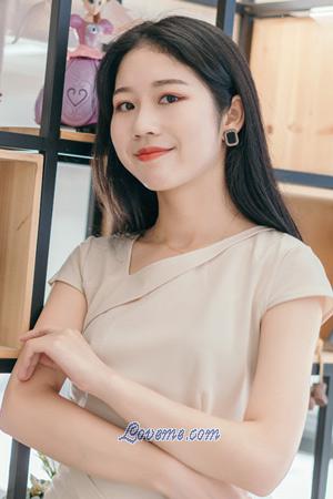 196107 - Qingqing Edad: 24 - China