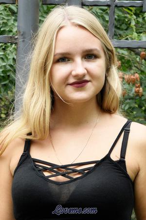 197099 - Elizaveta Años: 19 - Ucrania