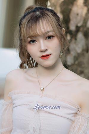 200483 - Yuting Edad: 25 - China