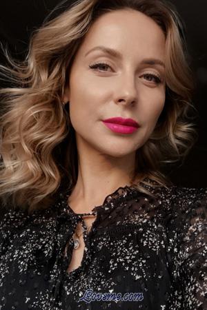 203964 - Ekaterina Edad: 40 - Russia