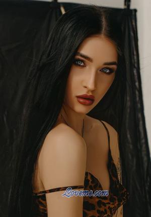 210005 - Yana Edad: 27 - Polonia