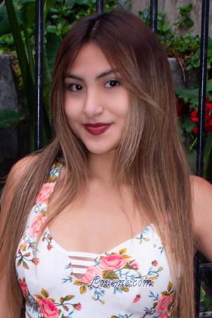 210043 - Stephanie Edad: 23 - Perú