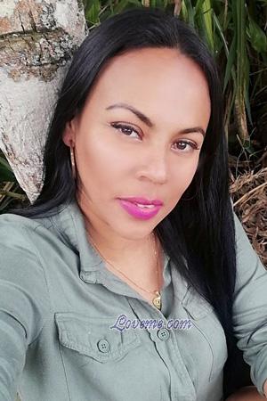 210450 - Seidy Edad: 42 - Costa Rica