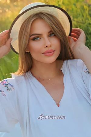 210627 - Olena Edad: 25 - Ucrania