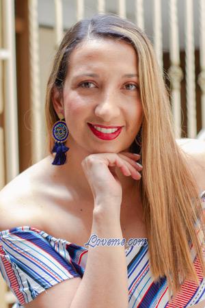 210700 - Karen Edad: 37 - Colombia