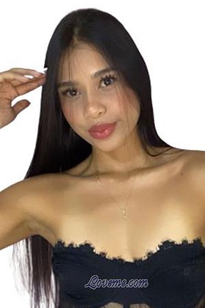 211139 - Daniela Edad: 24 - Colombia