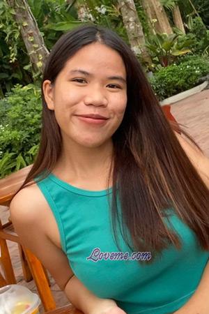 211507 - Apinya Edad: 20 - Tailandia