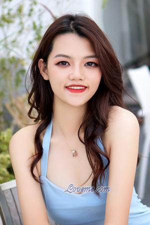 214648 - Tingyu Edad: 21 - China