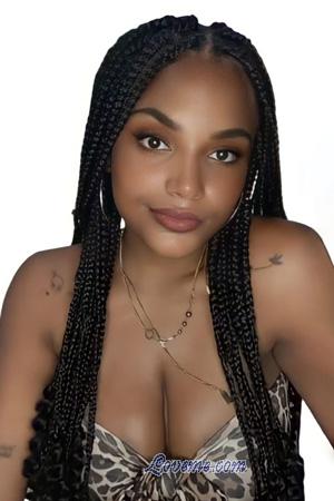 215374 - Yineth Edad: 28 - Colombia