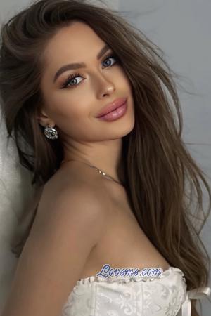 221643 - Krystsina Edad: 26 - Bielorrusia