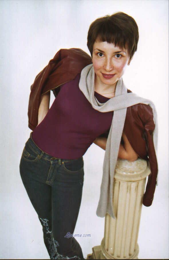 57357 - Elena Edad: 37 - Rusia