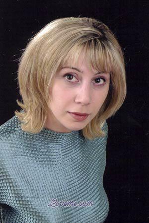 59190 - Elena Edad: 42 - Rusia