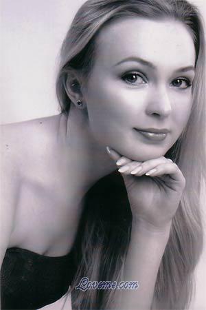 70533 - Svetlana Edad: 32 - Russia