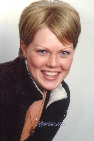 76370 - Anastasia Edad: 22 - Russia